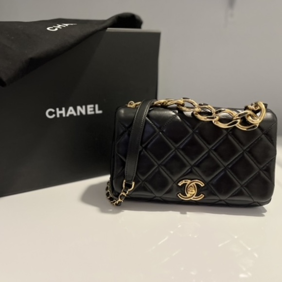 CHANEL LAMBSKIN QUILTED MEDIUM COLOR MATCH FLAP BLACK - Picture 1 of 9